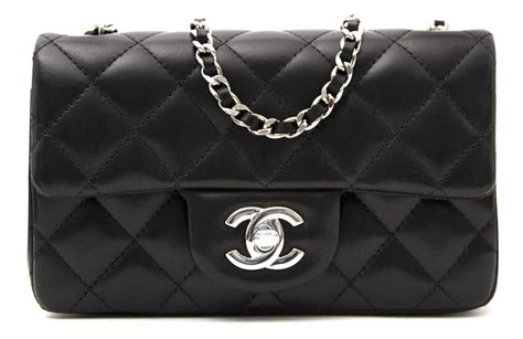 bolso chanel del barrio chino|NADA .